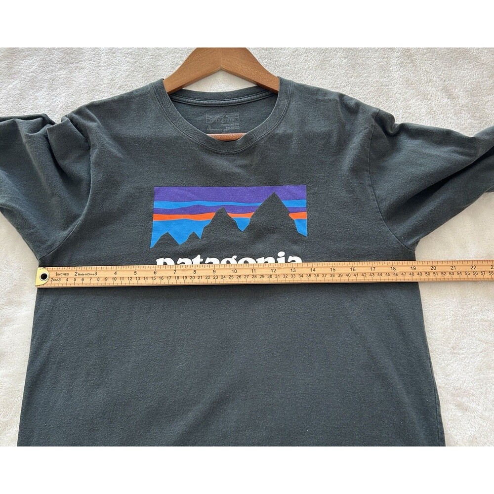 Patagonia Mens Shirt Small Charcoal Lightweight Outdoors Hiking Logo Climbing - Picture 6 of 9